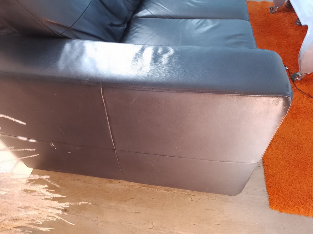 Canap&eacute; cuir noir trois places bon &eacute;tat ikea Meubles