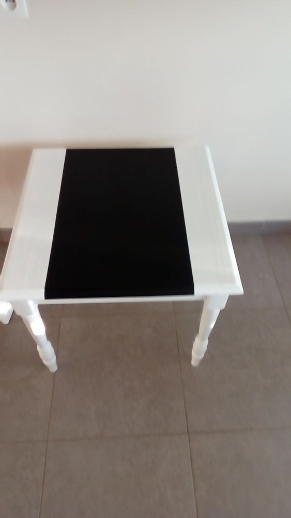 Table blanche et noire de salon Meubles