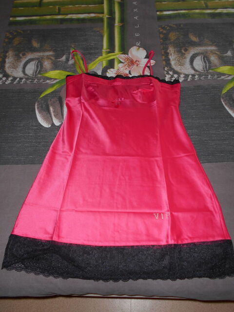 Nuisette rouge, rose marque originale ETAM 12 Rennes (35)