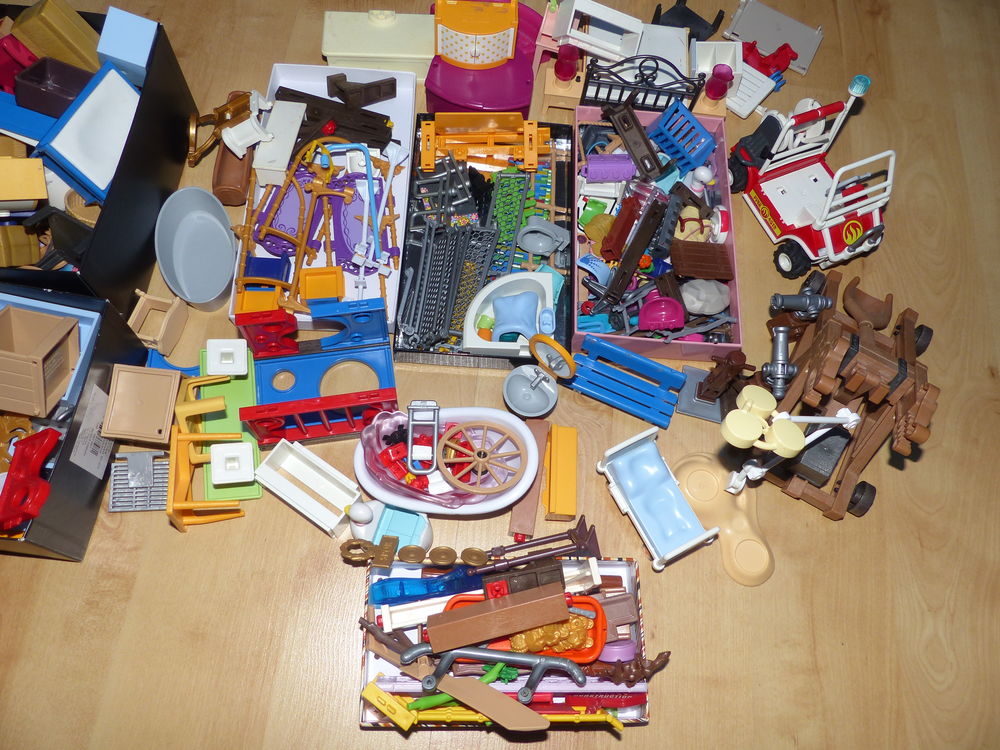 Playmobil, plus de 60 personnages Jeux / jouets