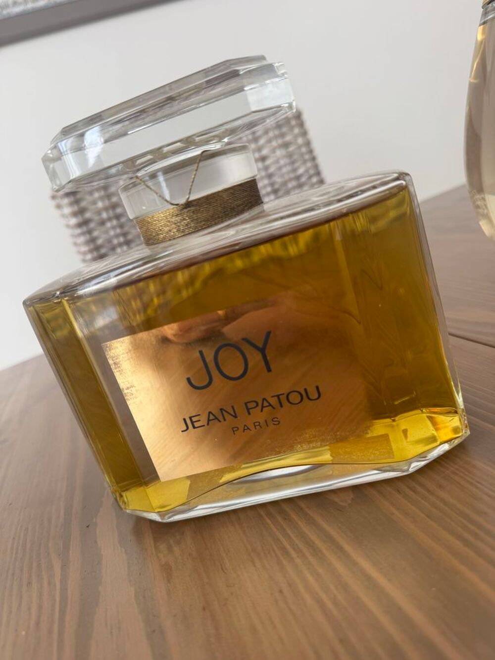 factice g&eacute;ant de parfum Joy de Jean patou 