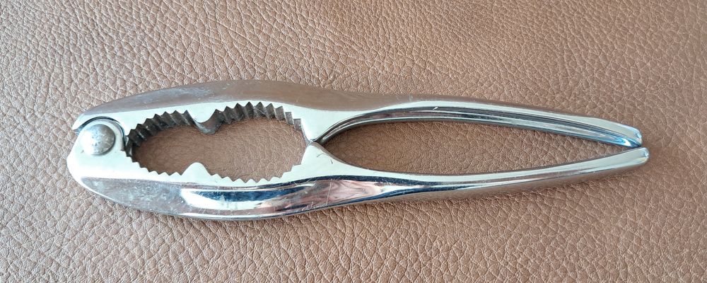 casse noix noisettes en m&eacute;tal argent&eacute; 15,5x4 cm Cuisine