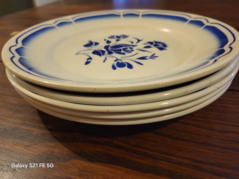 Assiettes plates anciennes ? D&eacute;cor bleu fleuri ? Lot de 5 
