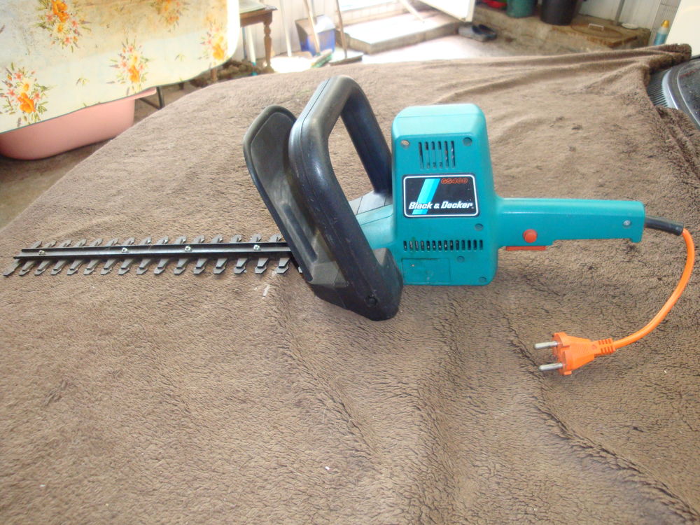 Taille Haie Black et Decker Jardin