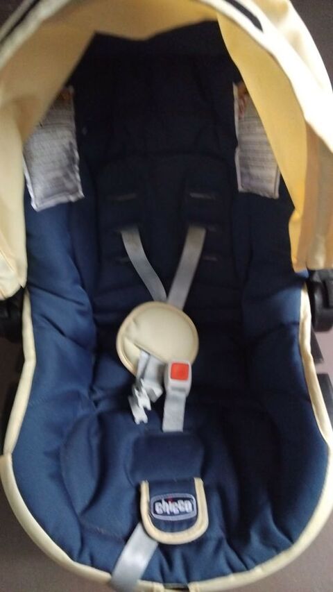 cosy bb chicco tres peu servi tres propre Bailleul (59)