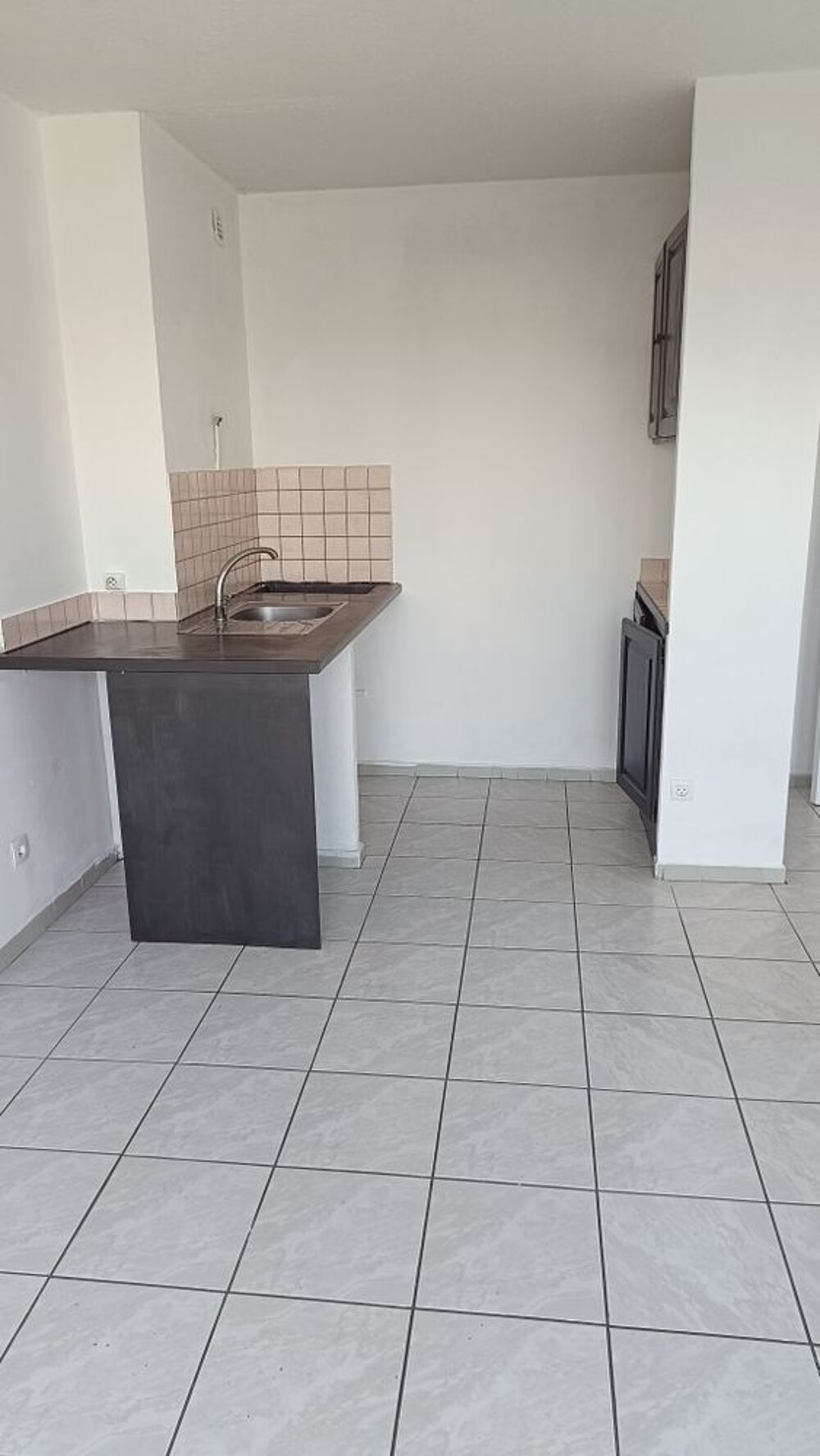 Location Appartement P2 DANS RÉSIDENCE CALME ENSOLEILLÉE Nîmes