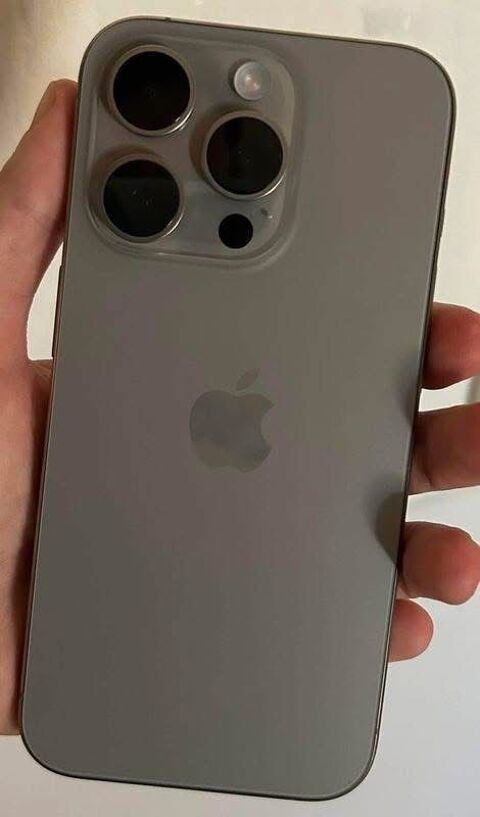 iPhone 15 pro titane naturel Valbonne (06)