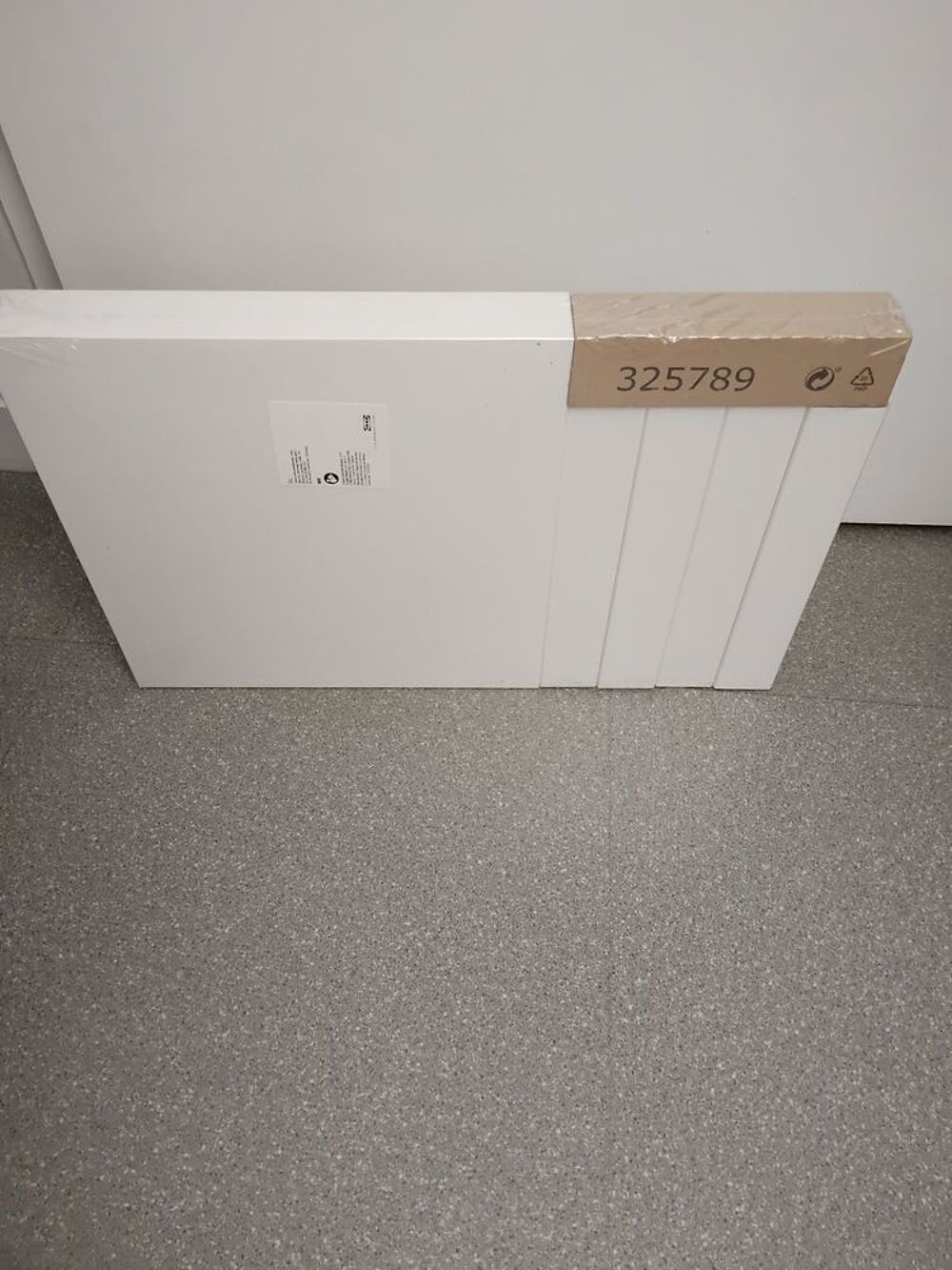 Petite table neuve Meubles