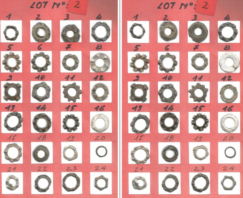 Lot de 70 rouelles ou fusa&iuml;oles et 54 anneaux de bronze 