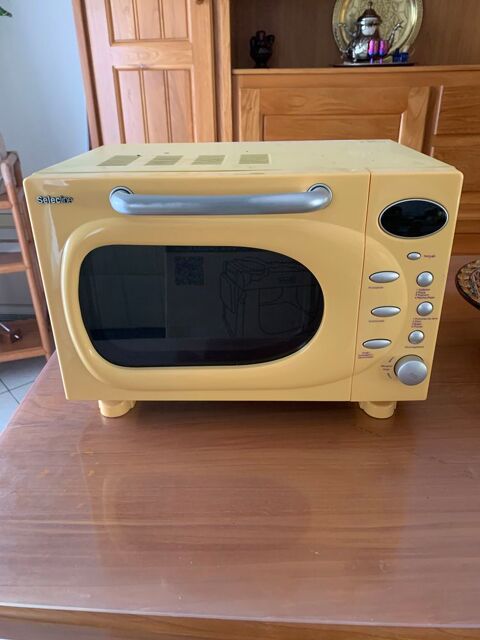 Micro ondes  Selectline      MGE 20    20 Saleilles (66)