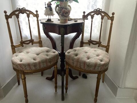 Anciennes chaises (2) de th��tre italien antique 250 Loudun (86)