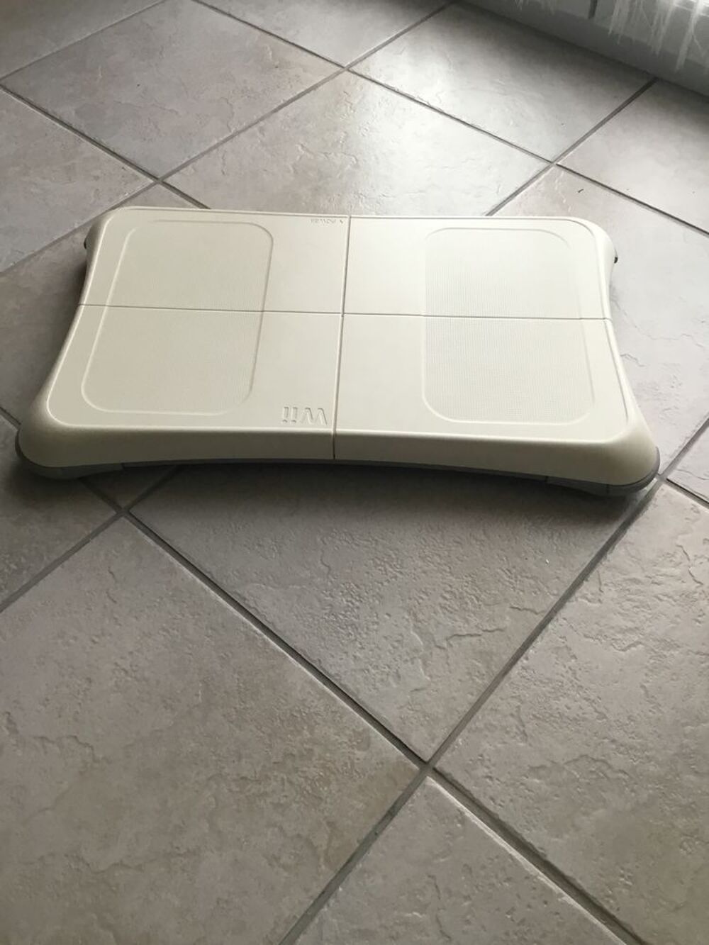 Wii compl&egrave;te 
Volant 
Balance 
Jeux Consoles et jeux vidéos