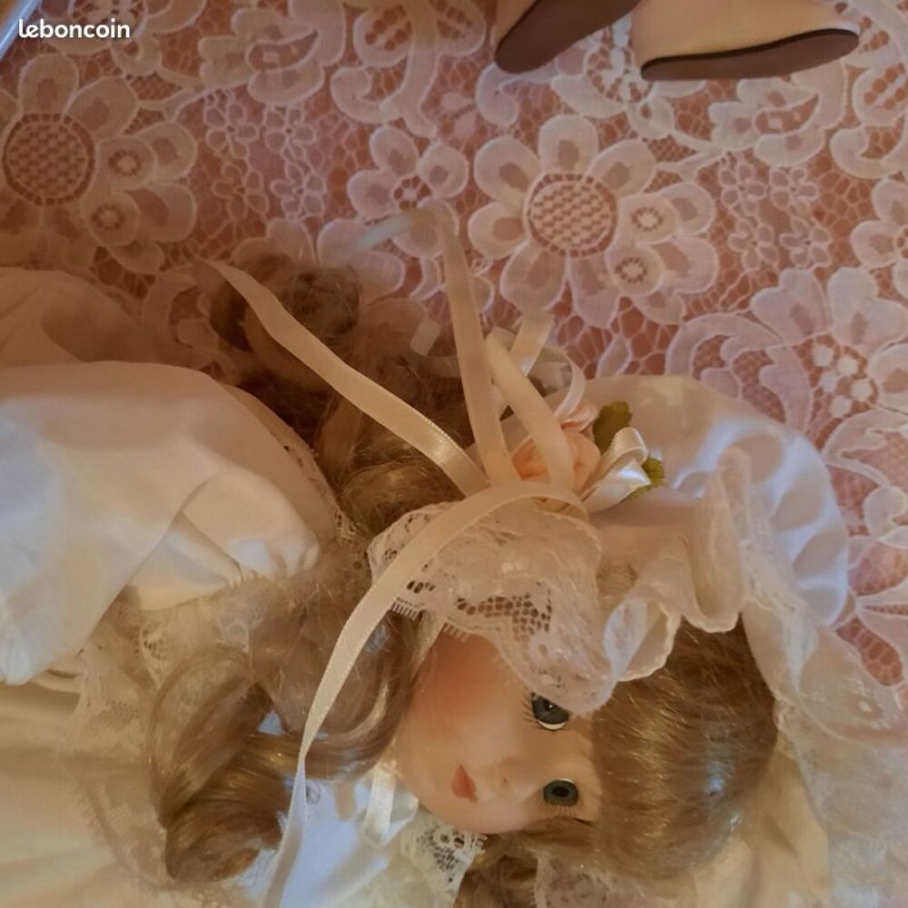 Poup&eacute;e porcelaine 