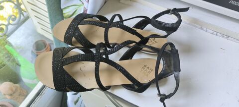 Sandales noires San Marina 34 Paris 11 (75)