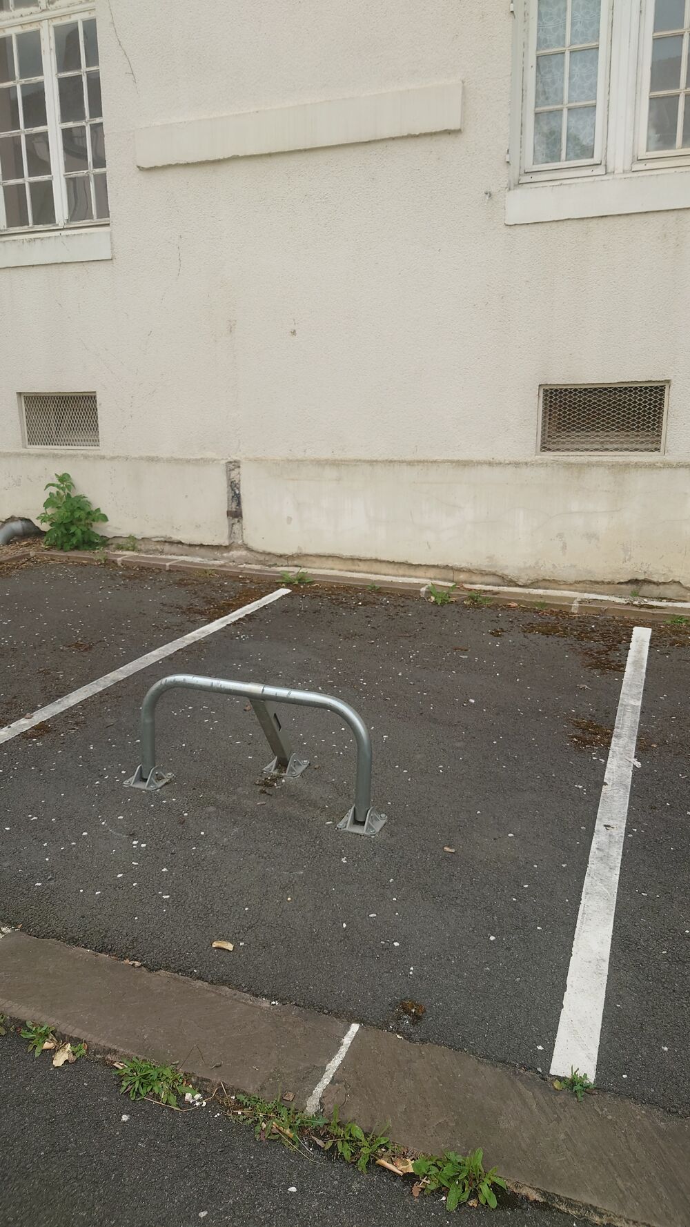 Location Parking/Garage 4 places de parking avec arceau 35 euros/mois Compiègne