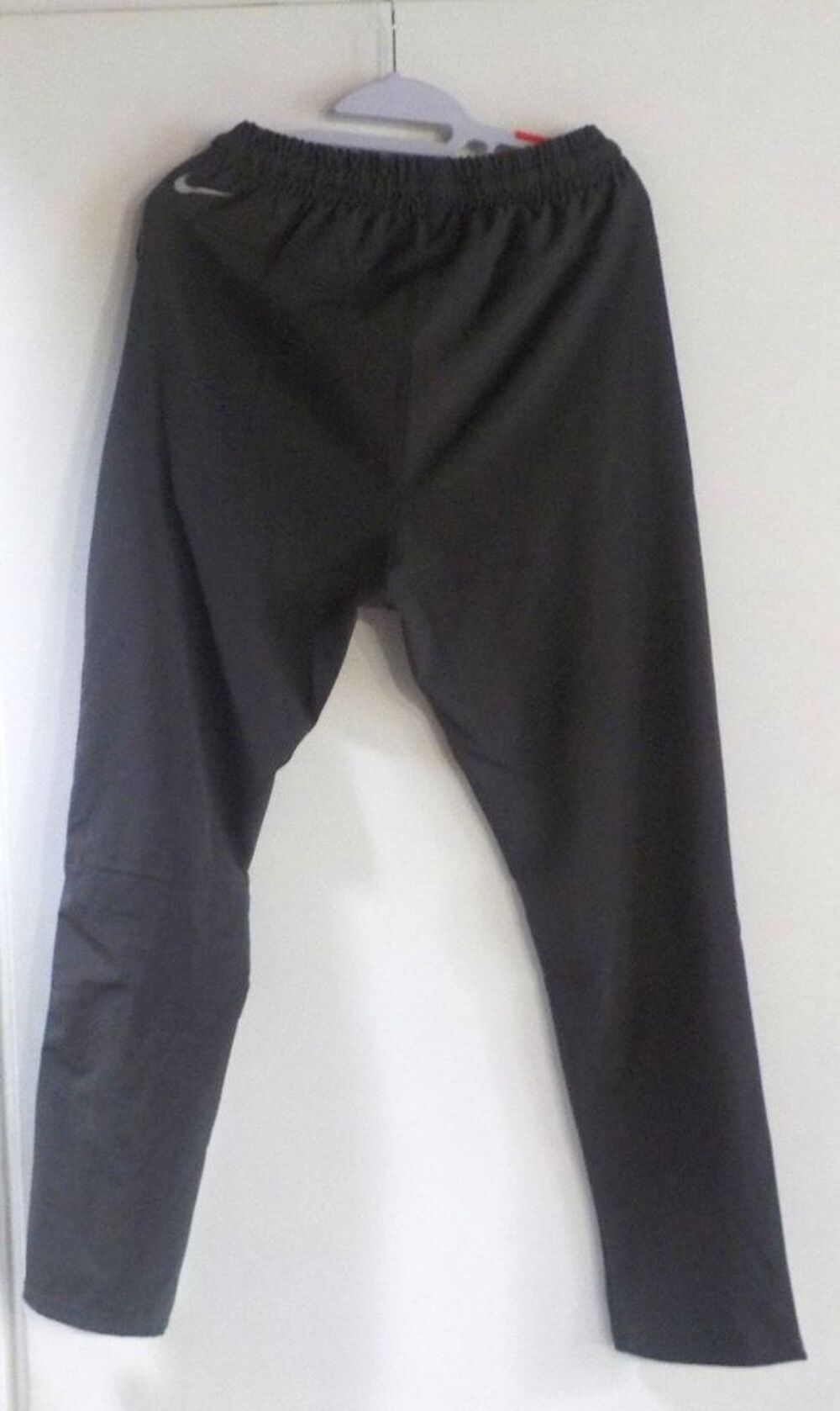 PANTALON JOGGING GRIS FONCE NIKE DRI-FIT TAILLE L Vêtements