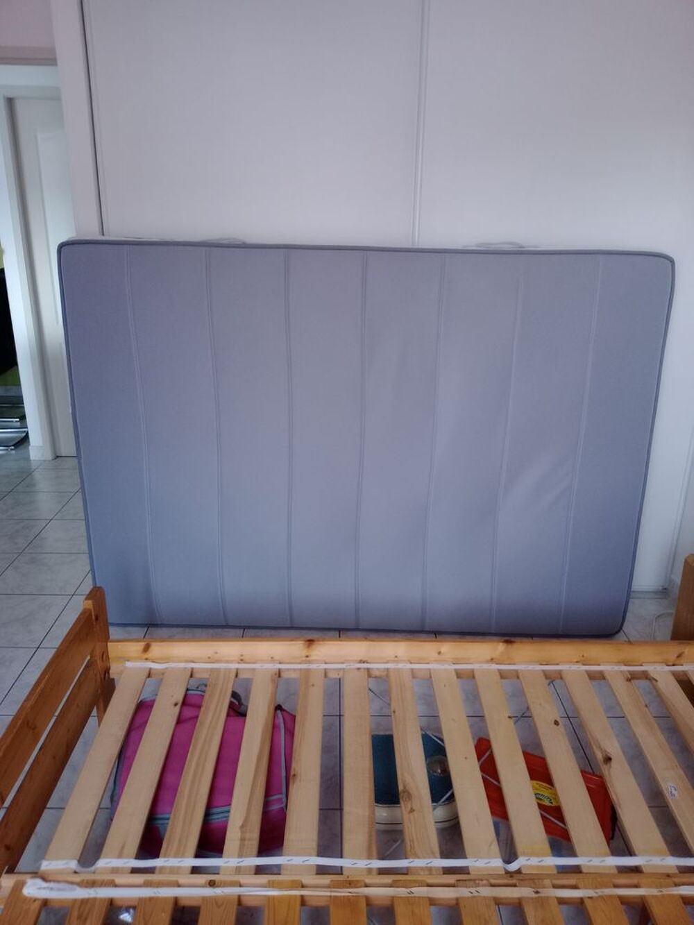 LIT 140X200 ARMATURE PIN MATELAS SIMONS PRIX SACRIFI&Eacute; Meubles