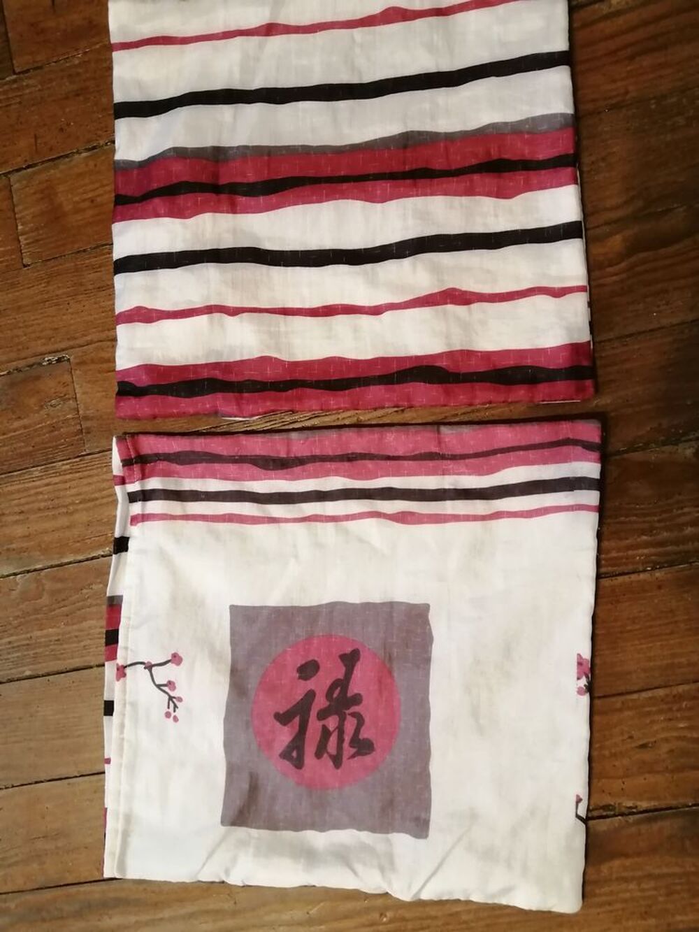 LOT DE 2 HOUSSES DE COUSSINS Puériculture