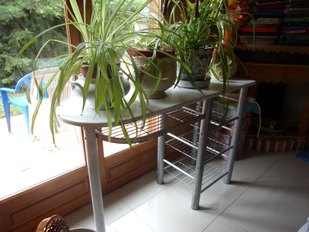 table cuisinette 120cm long 20euros Meubles