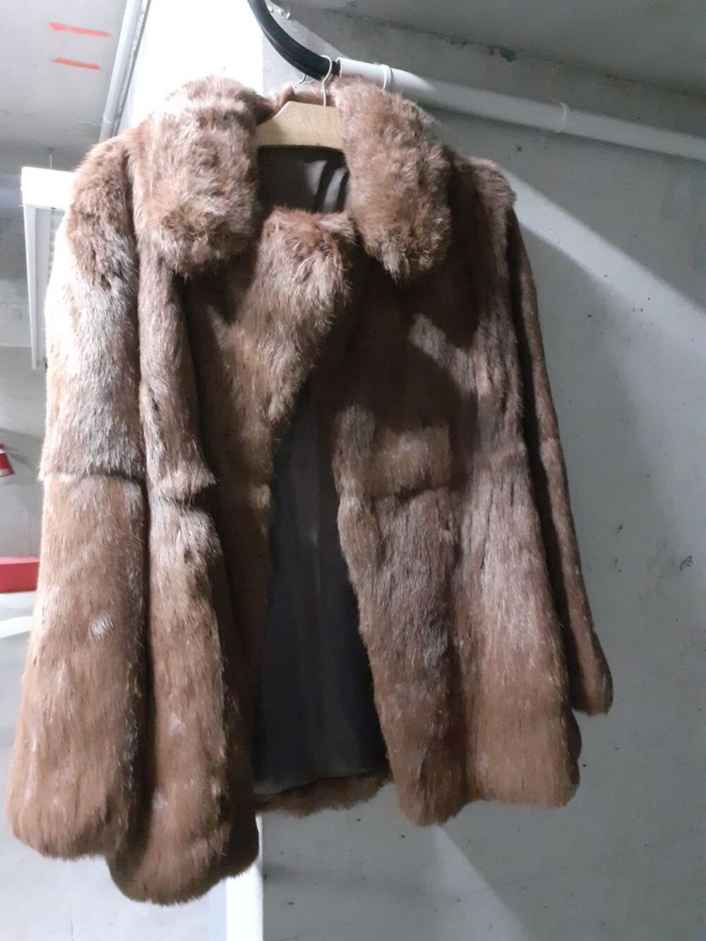 3 MANTEAUX DE VISONS EN BON ETAT Vêtements