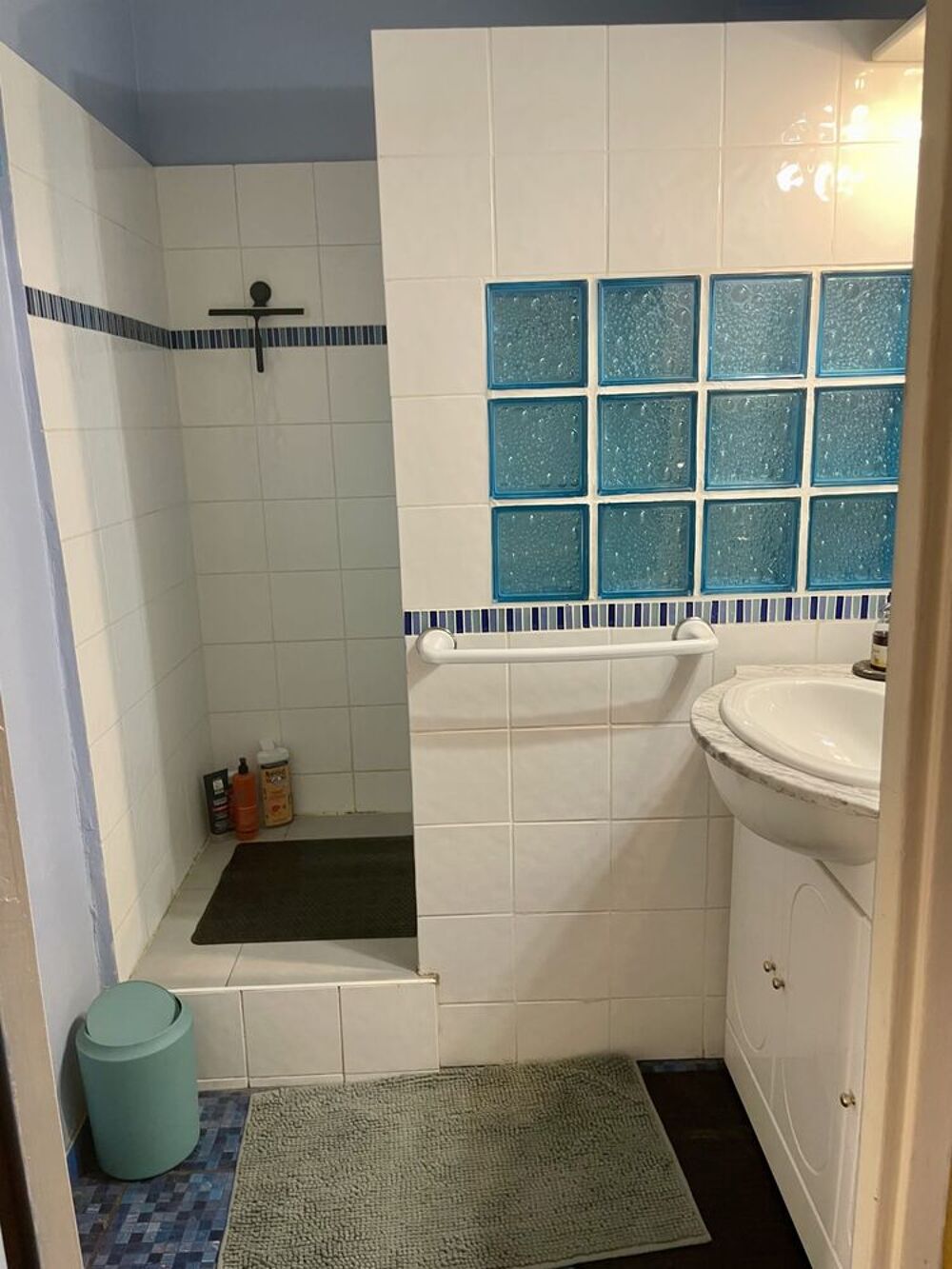 Location Appartement ? Superbe T4 Traversant de 63 m² et sécurisé Marseille 10