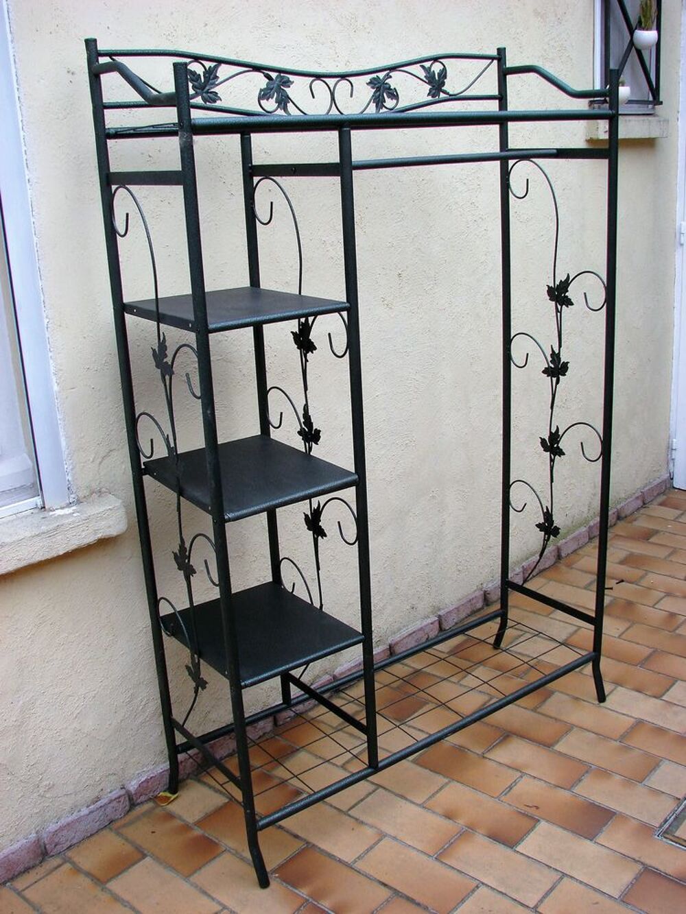 ETAGERES ET TABLE BASSE Meubles