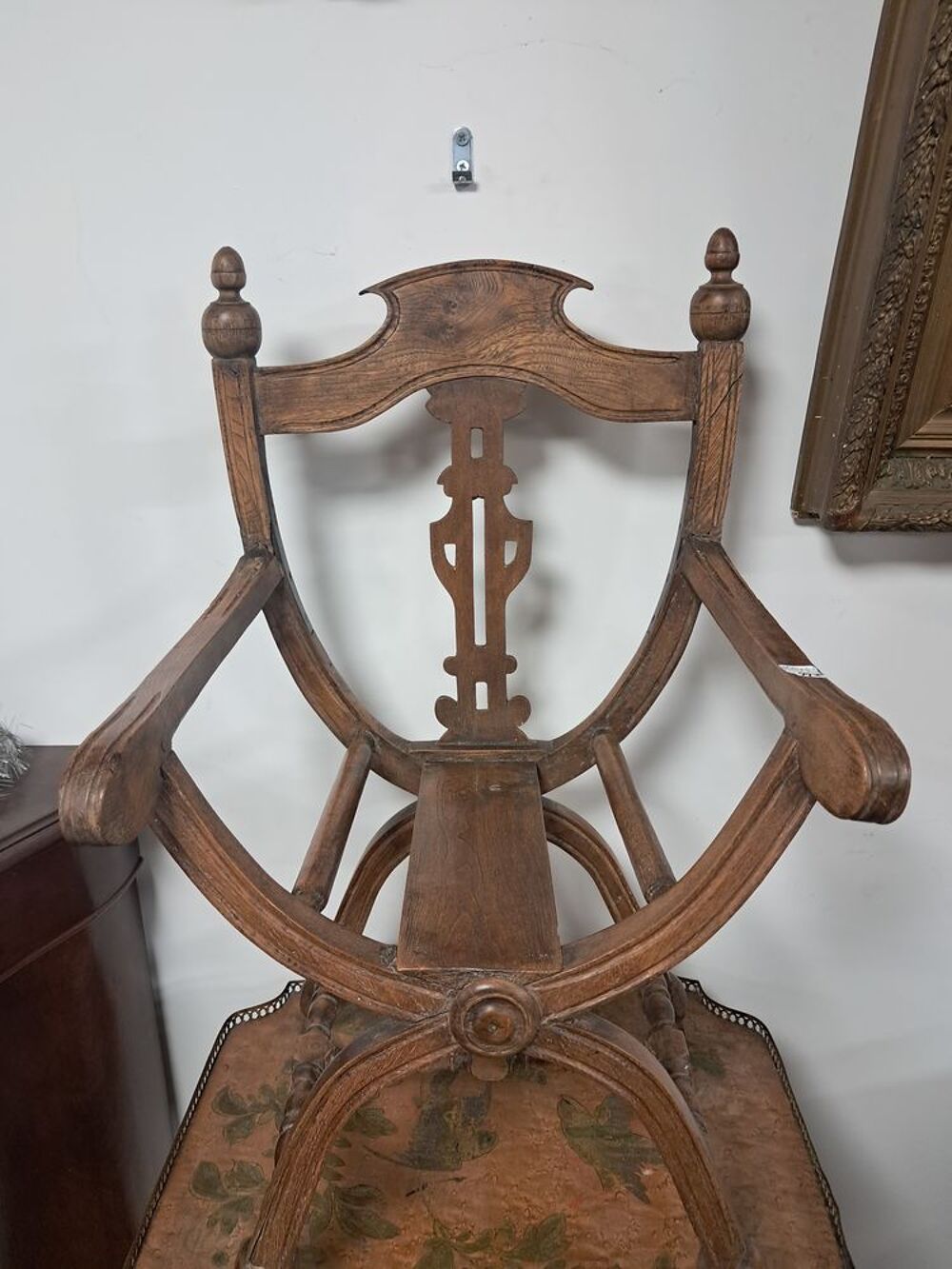 Fauteuil ancien Dagobert, mod&egrave;le rare Meubles