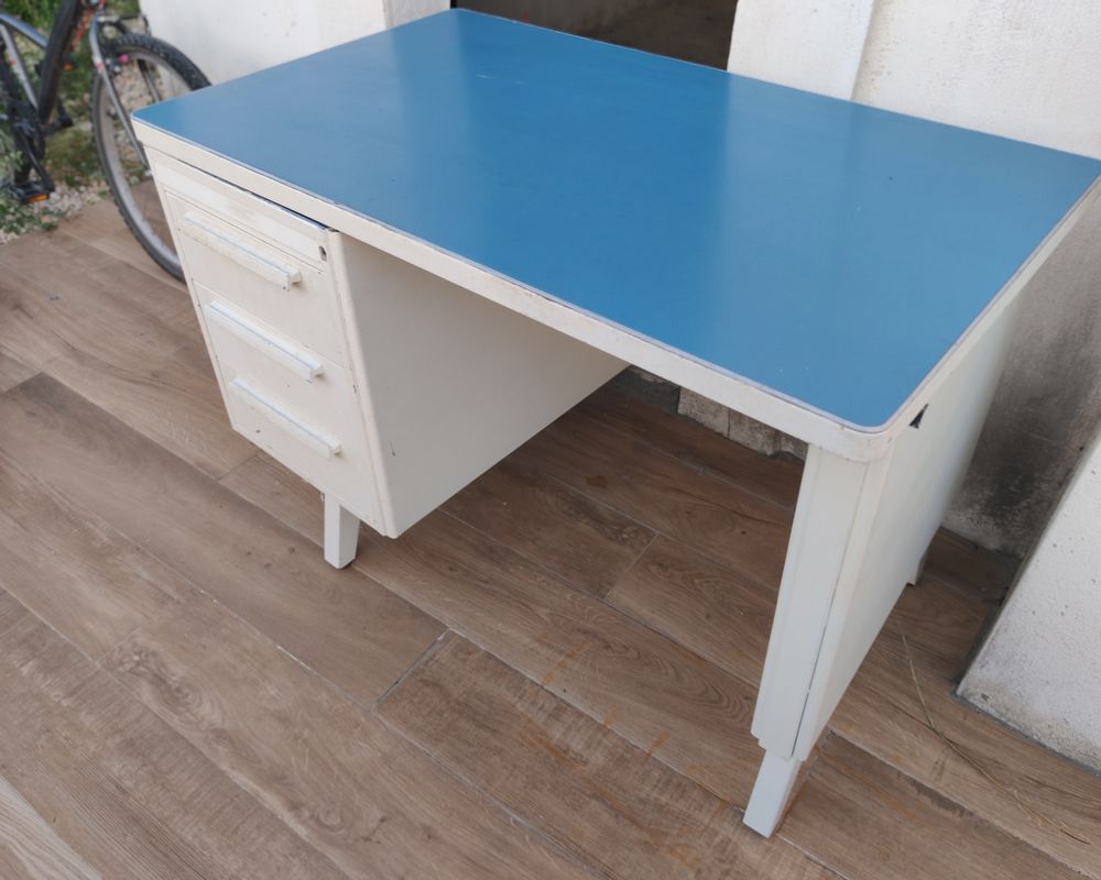 Bureau m&eacute;tallique bleu Meubles