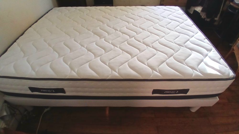 LIT DOUBLE Matelas + sommier tapissier 140*190 TRES BON ETAT Meubles