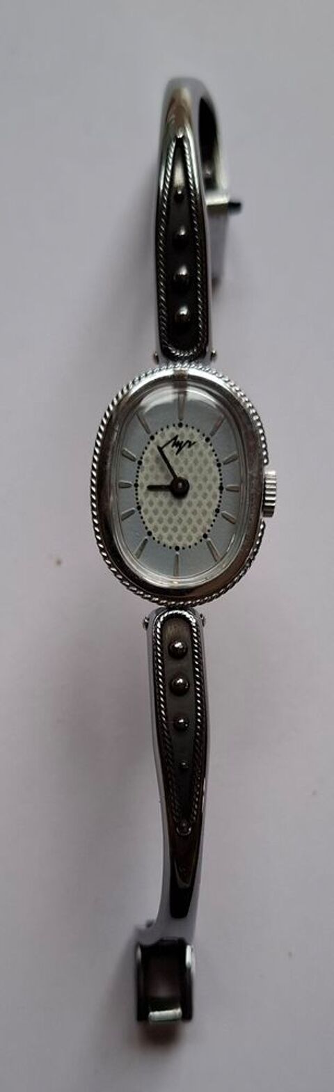 Montre femme neuve  Luch  URSS avec documents. 60 Paris 20 (75)