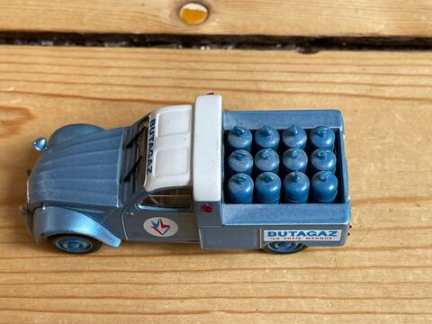 Petites voitures miniatures  0 Bourg-en-Bresse (01)