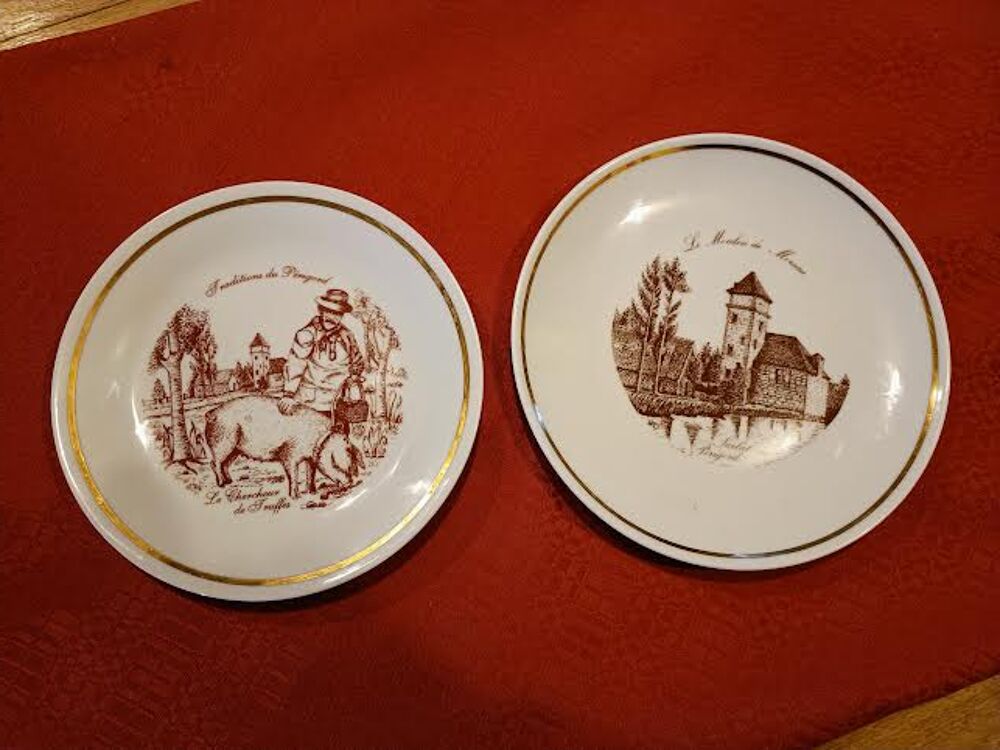 2 ASSIETTES NUMEROTEES ET SIGNEES VALAURIS 