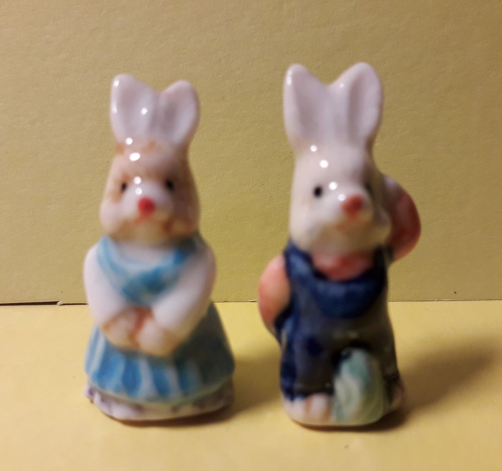 Vintage : lot de 2 f&egrave;ves : th&egrave;me lapin 