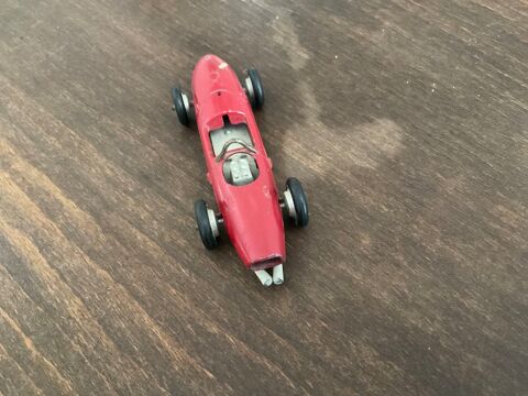 Petite voiture Ferrari, tr�s ancienne pour collection. 20 Saint-Gratien (95)