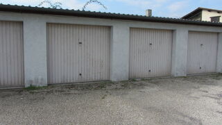  Parking / Garage à louer 15 m²