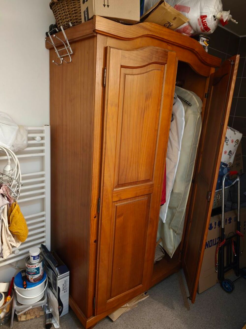 Bonneti&egrave;re armoire en bois 2 portes, couleur merisier dore - Meubles