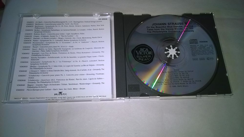 CD STRAUSS Johann
Le Beau Danube Bleu Et Autres Valses C&eacute;l&egrave; CD et vinyles