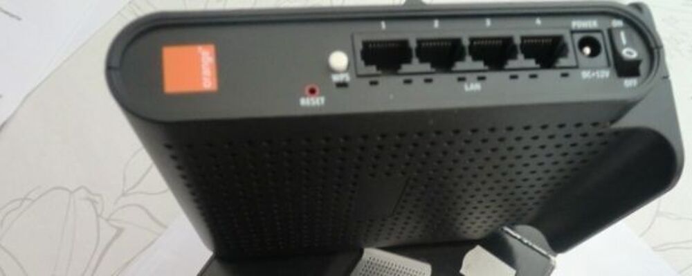 R&eacute;p&eacute;teur wifi Arris Orange Matériel informatique