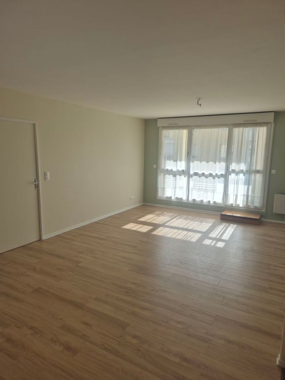 Location Appartement , Appartement 2 pièces avec grande terrasse Thorigny-sur-oreuse