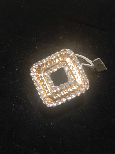 Bague acier plaqu� or jaune et pierres zirconium. tour de doigt 52,5 environ Rochas Paris. 160 Verneuil-sur-Seine (78)