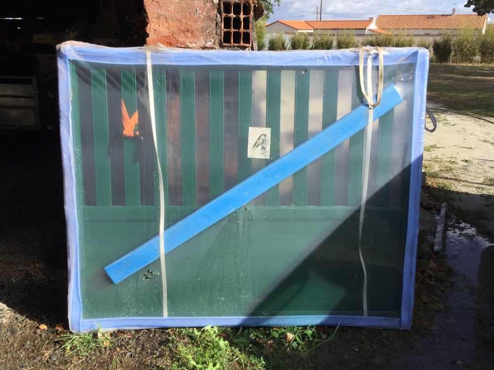 Tr&egrave;s beau portail alu ral 6005 Jardin