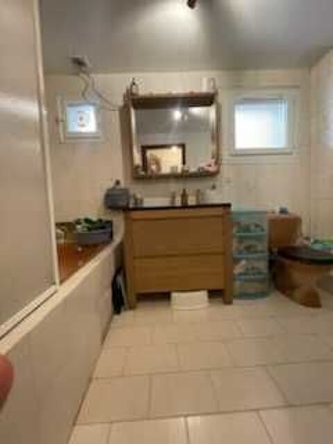  superbe appartement 4 pieces avec grand garage et cave Appartement - 4 pi�ce(s) - 80 m�