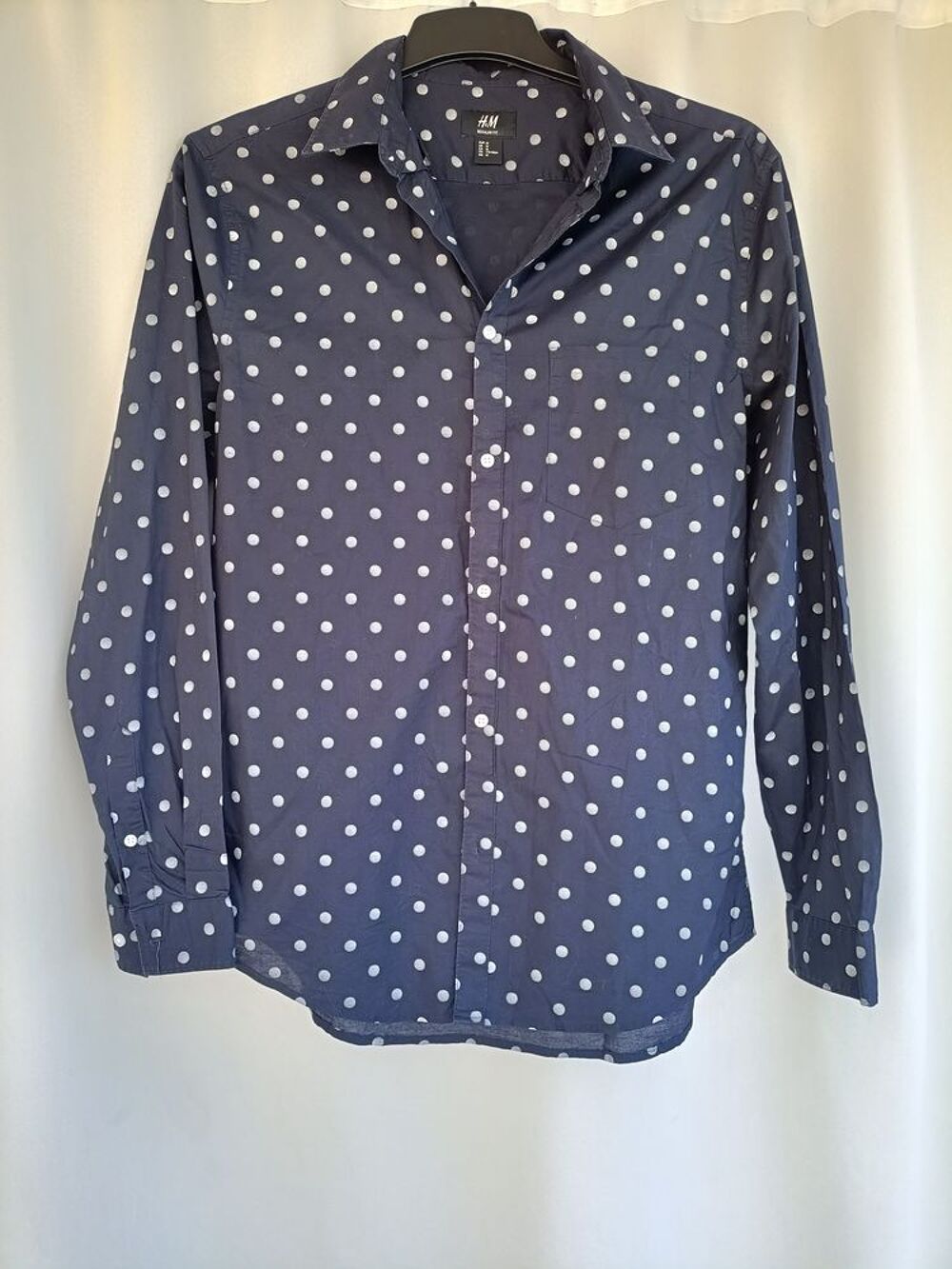 Chemise H&amp;M &agrave; pois bleu marine, Regular Fit, neuve, taille M Vêtements