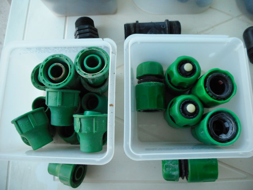 LOT DE NOMBREUX ACCESSOIRES D'ARROSAGE Jardin