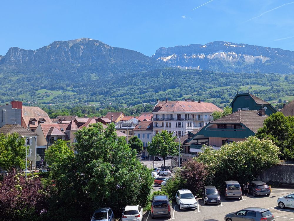 Vente Appartement T4 rénové- Centre-ville- Vue panoramique- 3 chambres- Caves La roche-sur-foron
