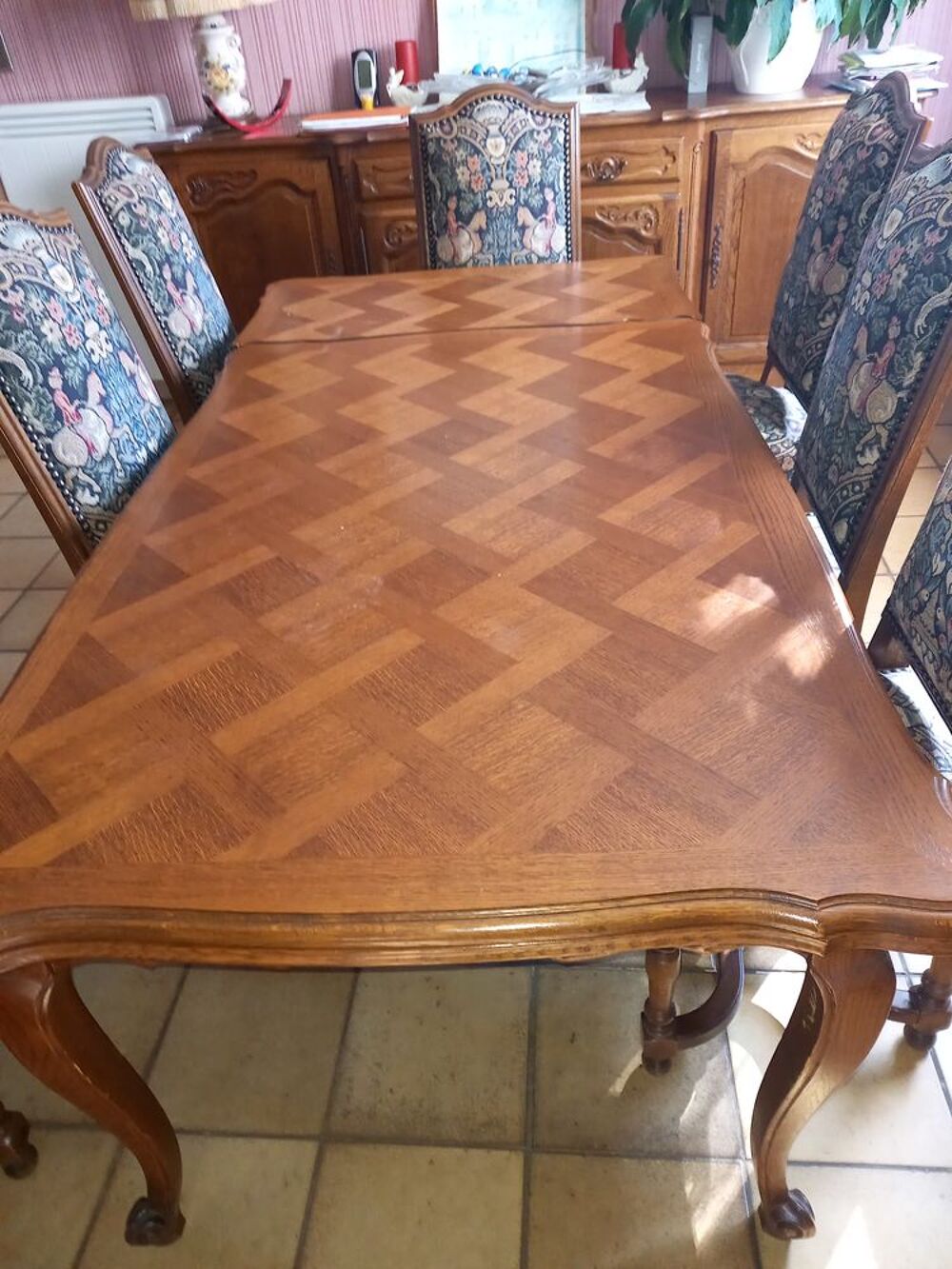 Table ch&ecirc;ne plus 8 chaises Meubles