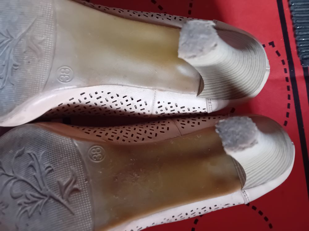 CHAUSSURES A TALON FEMME POINTURE 38
Chaussures
