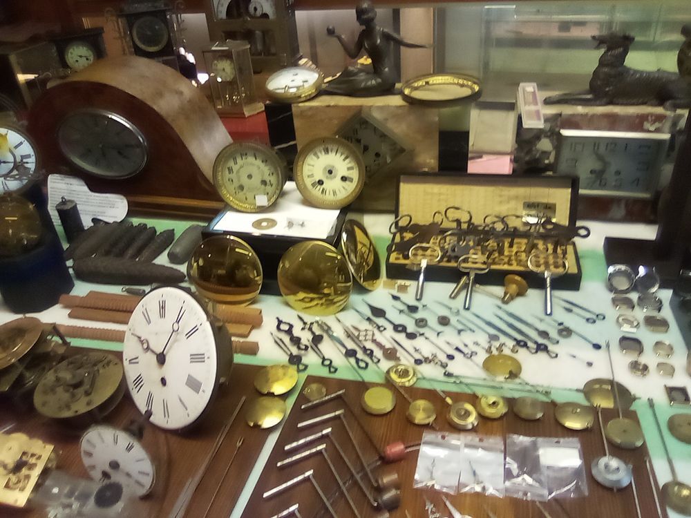 Pi&egrave;ces et pendules ancienne Bijoux et montres