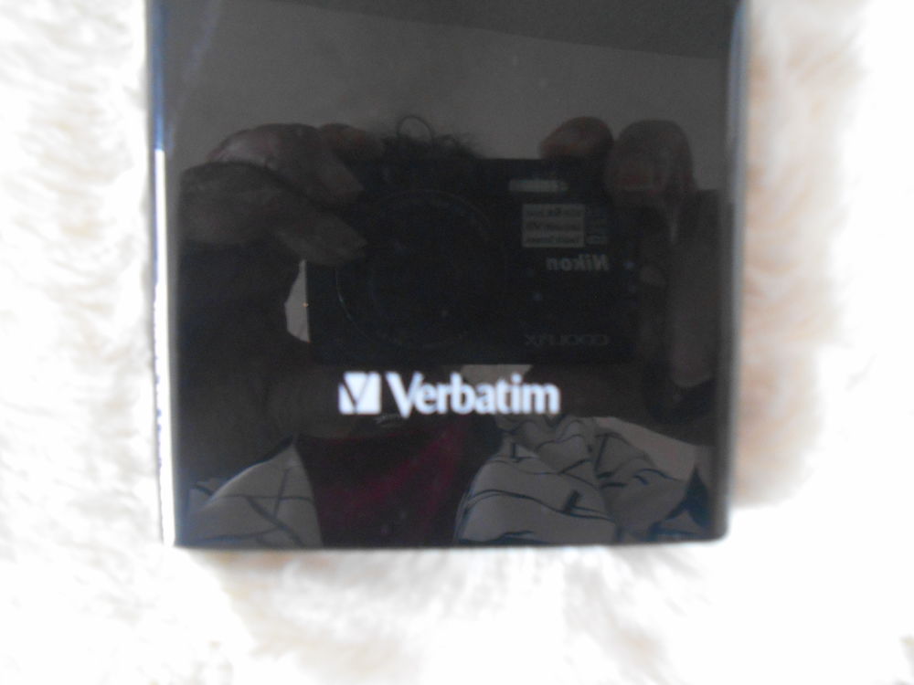 DISQUE DUR EXTERNE NOIR AVEC SON BRANCHEMENT
Matériel informatique