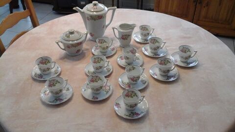 Service � caf� en porcelaine v�ritable de 1938 150 Amiens (80)